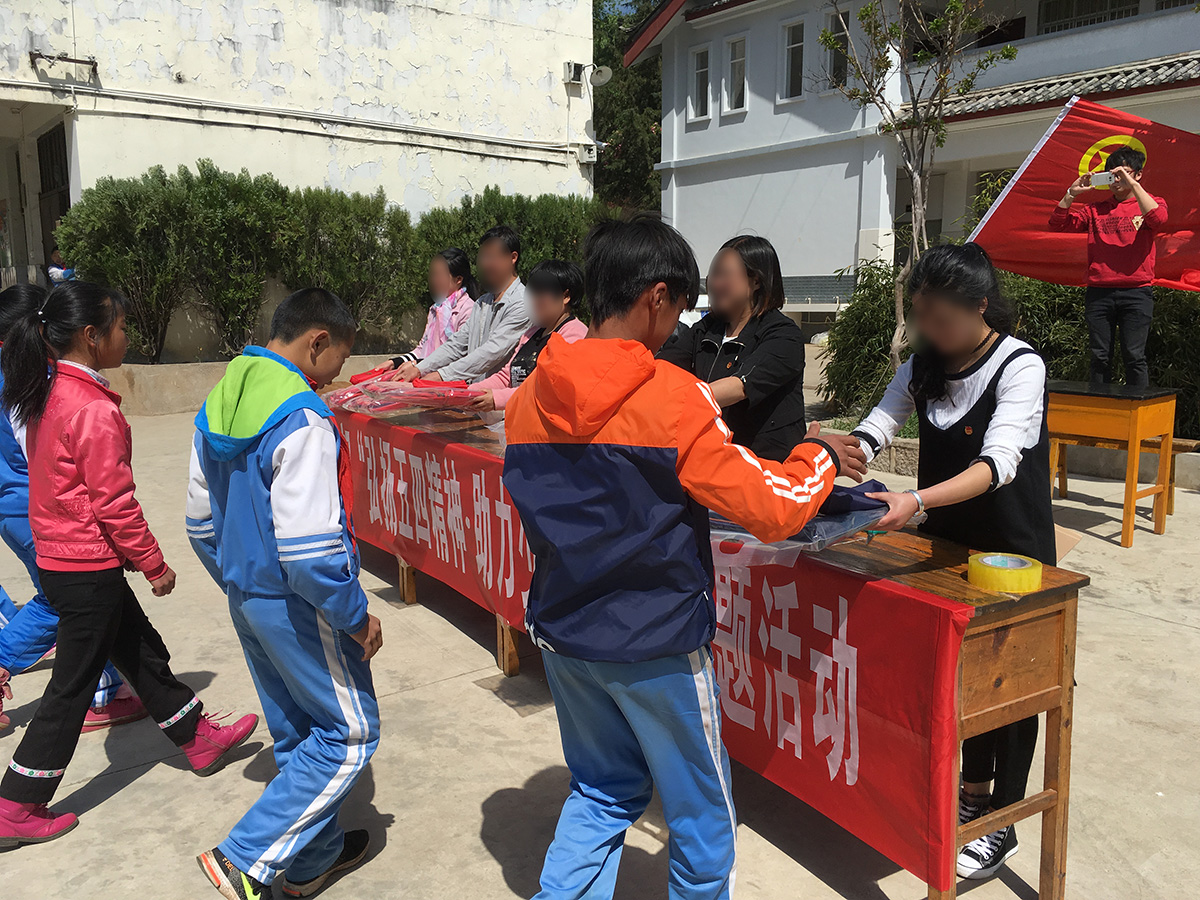 慰問福利院、聾啞學校